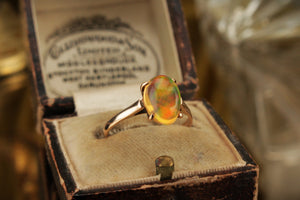 ANTIQUE EDWARDIAN c1910 FIRE OPAL RING ON 18ct YELLOW GOLD