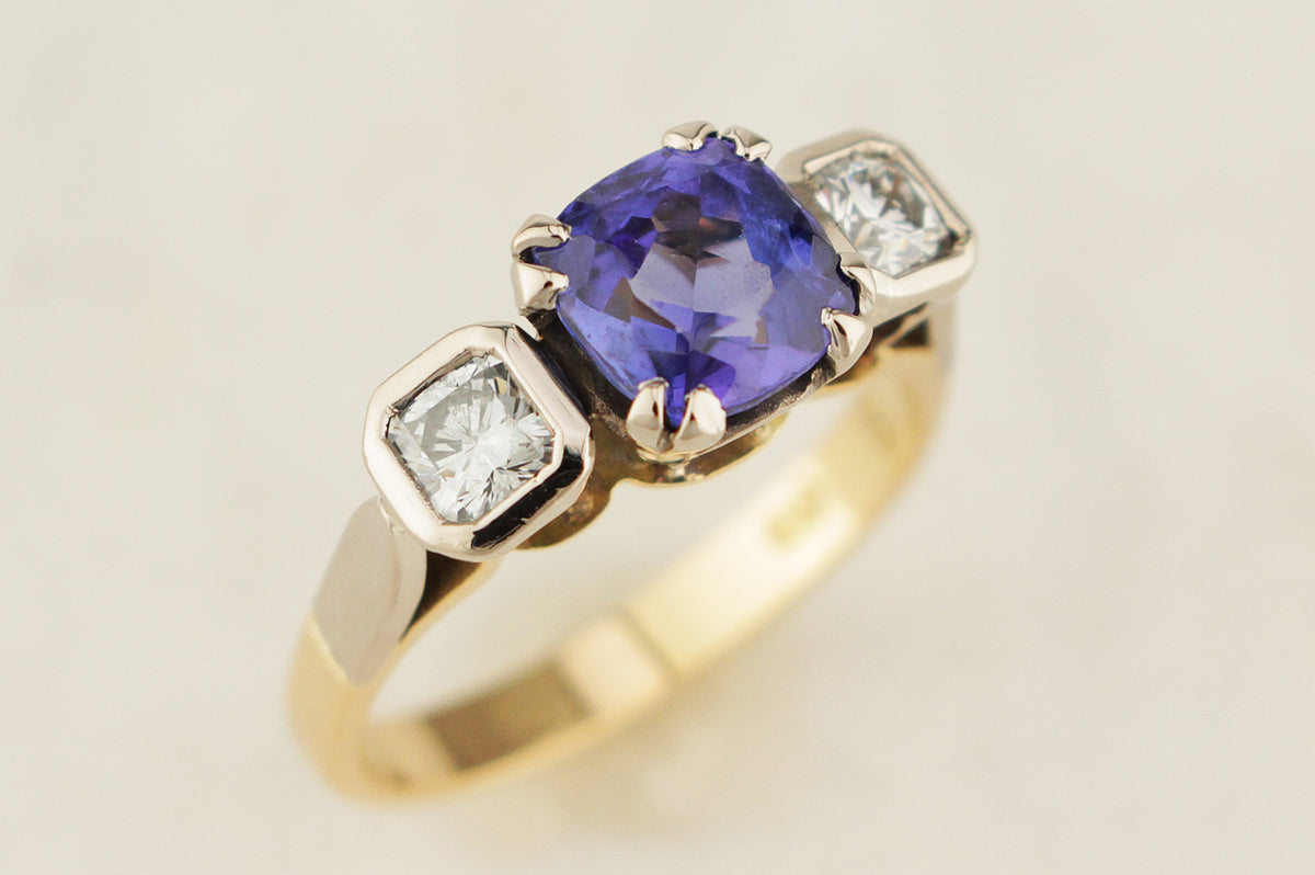 VINTAGE c1970 TANZANITE &amp; DIAMOND RING 18ct GOLD