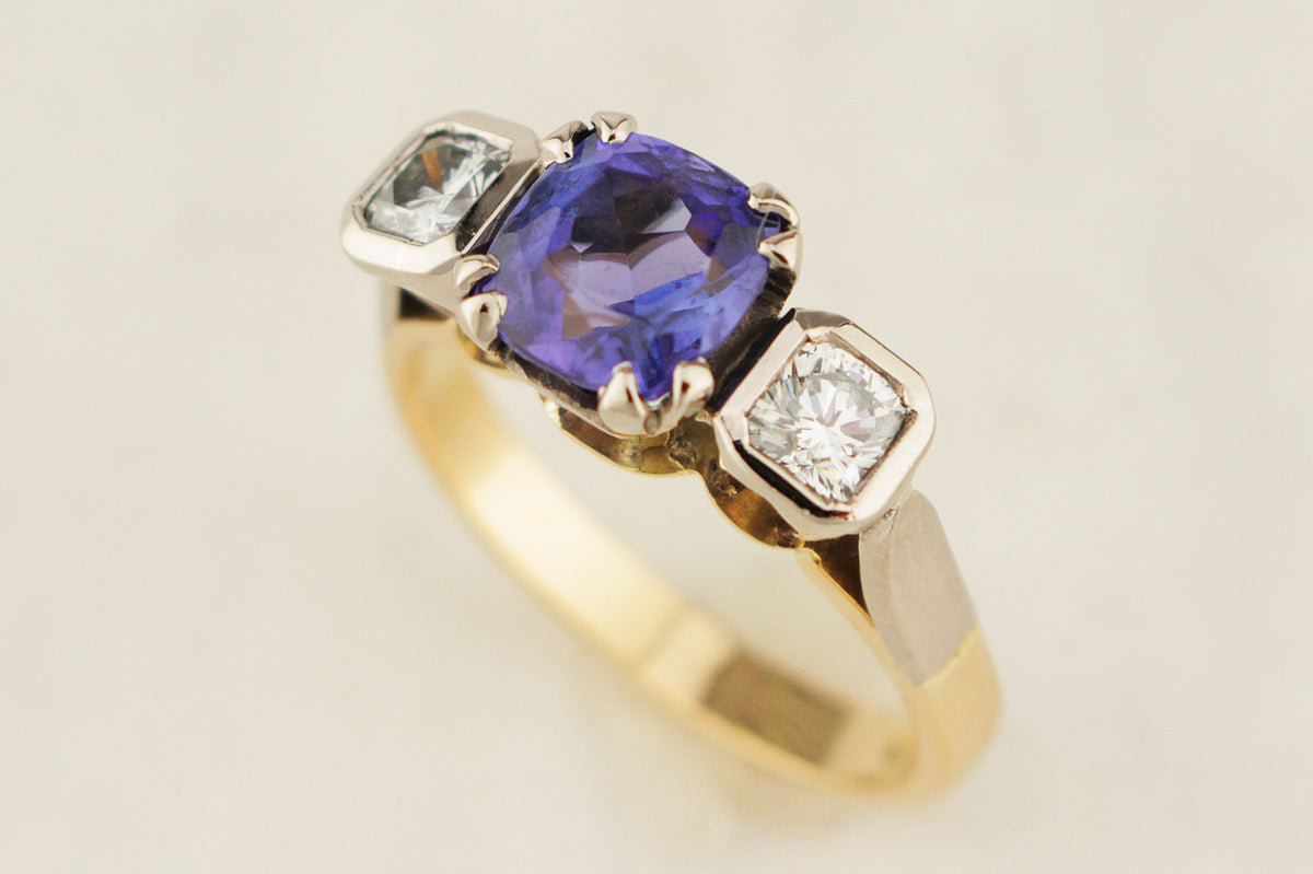 VINTAGE c1970 TANZANITE &amp; DIAMOND RING 18ct GOLD