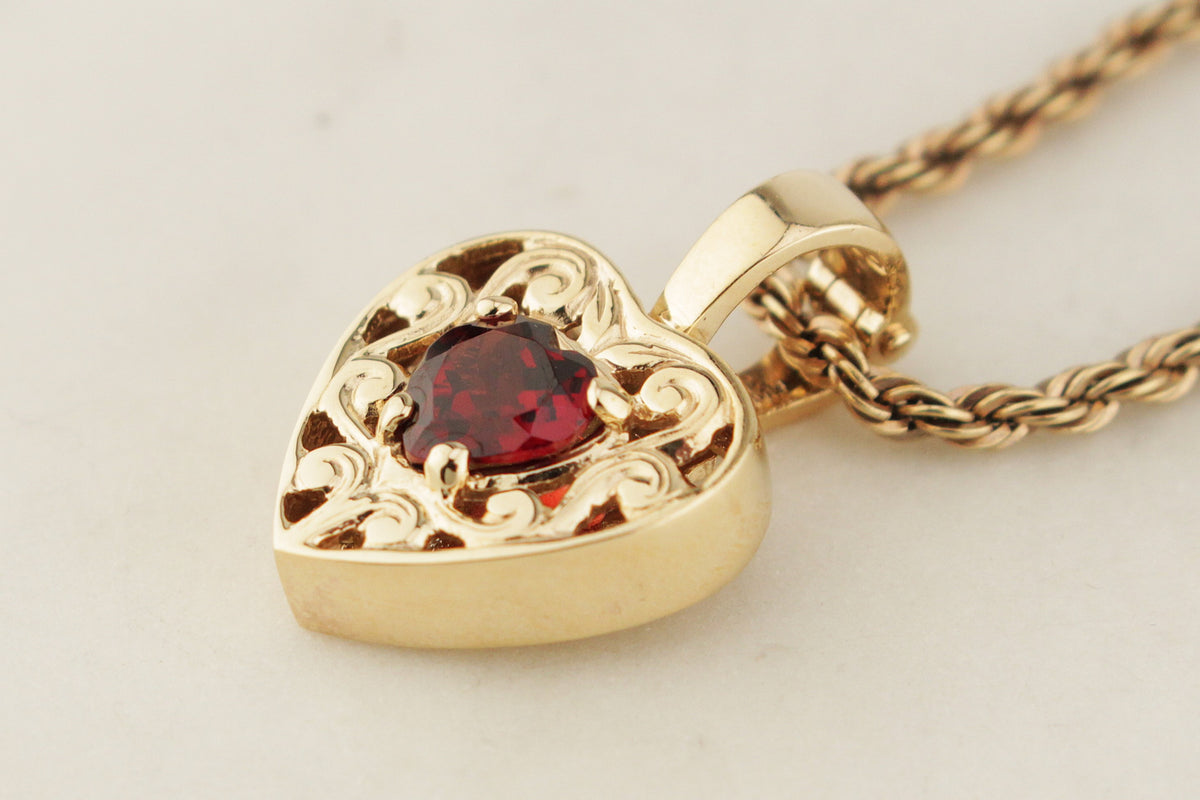 VINTAGE ANTIQUE STYLE GARNET FILIGREE HEART ENHANCER 9ct GOLD