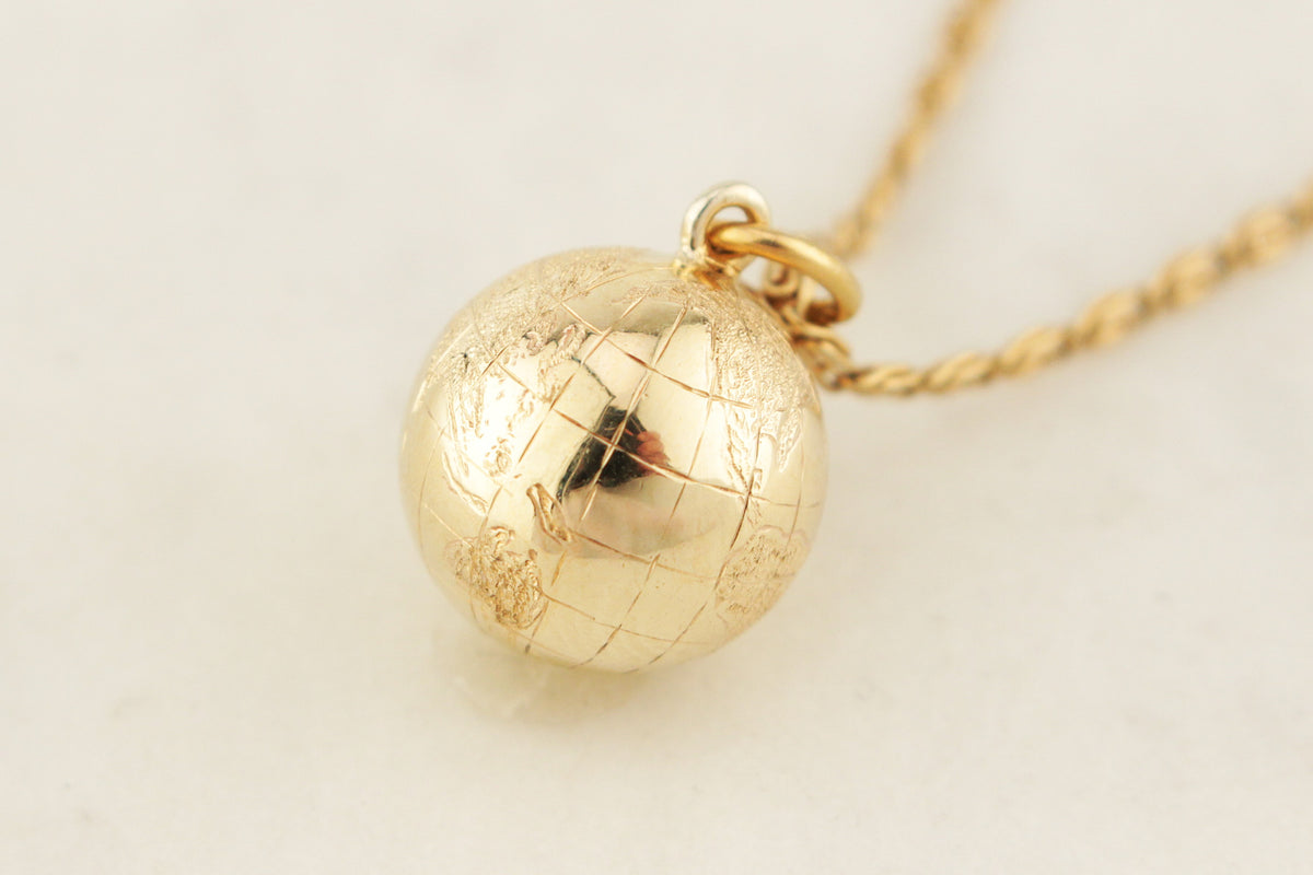 VINTAGE ESTATE WORLD GLOBE PENDANT 9ct GOLD