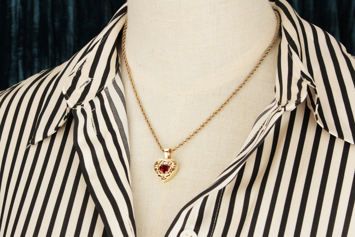 VINTAGE ANTIQUE STYLE GARNET FILIGREE HEART ENHANCER 9ct GOLD