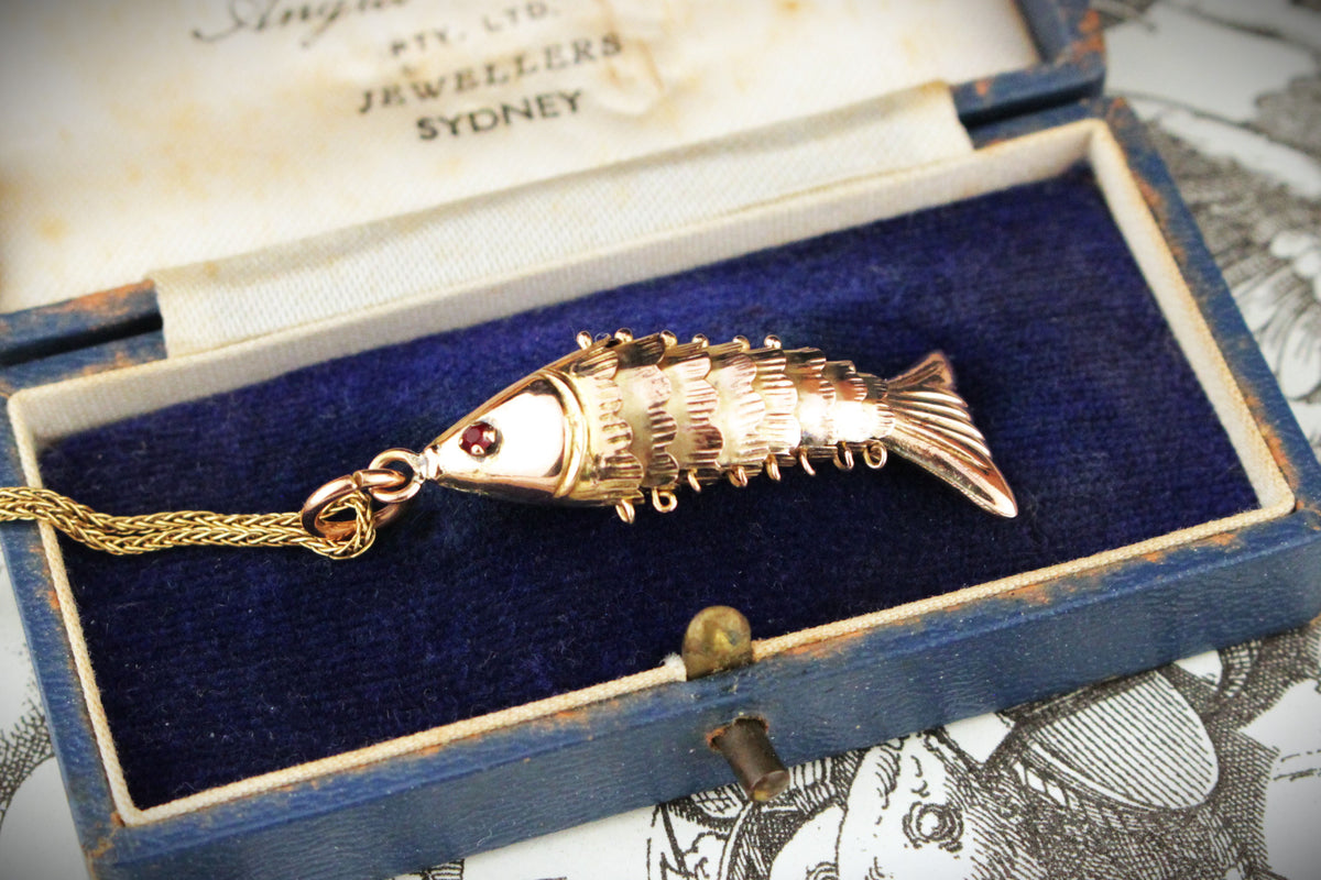 ANTIQUE EDWARDIAN c1900 ARTICULATED RUBY FISH PENDANT 10ct GOLD