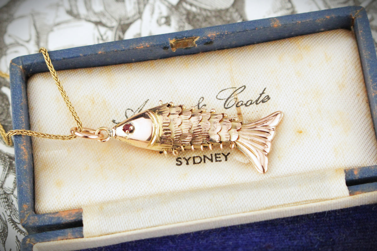 ANTIQUE EDWARDIAN c1900 ARTICULATED RUBY FISH PENDANT 10ct GOLD