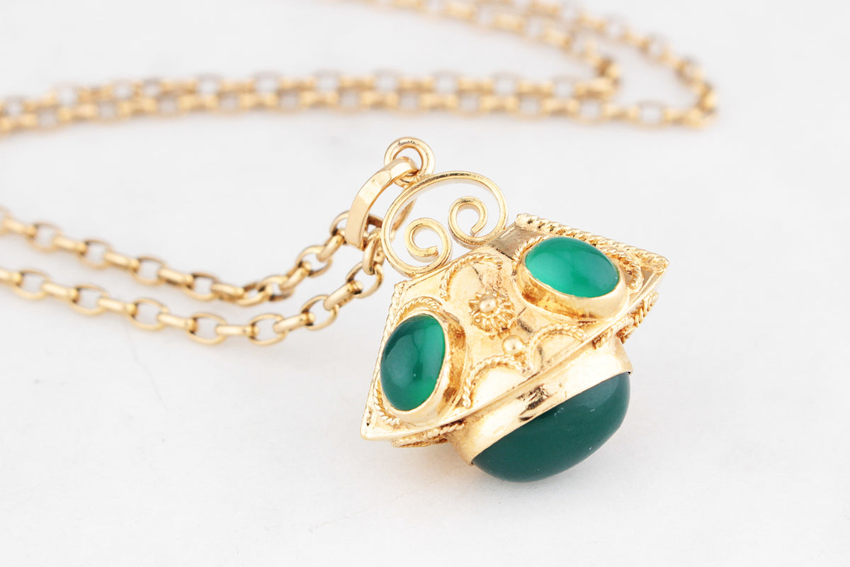 ANTIQUE VICTORIAN CHALCEDONY PENDANT 18ct GOLD