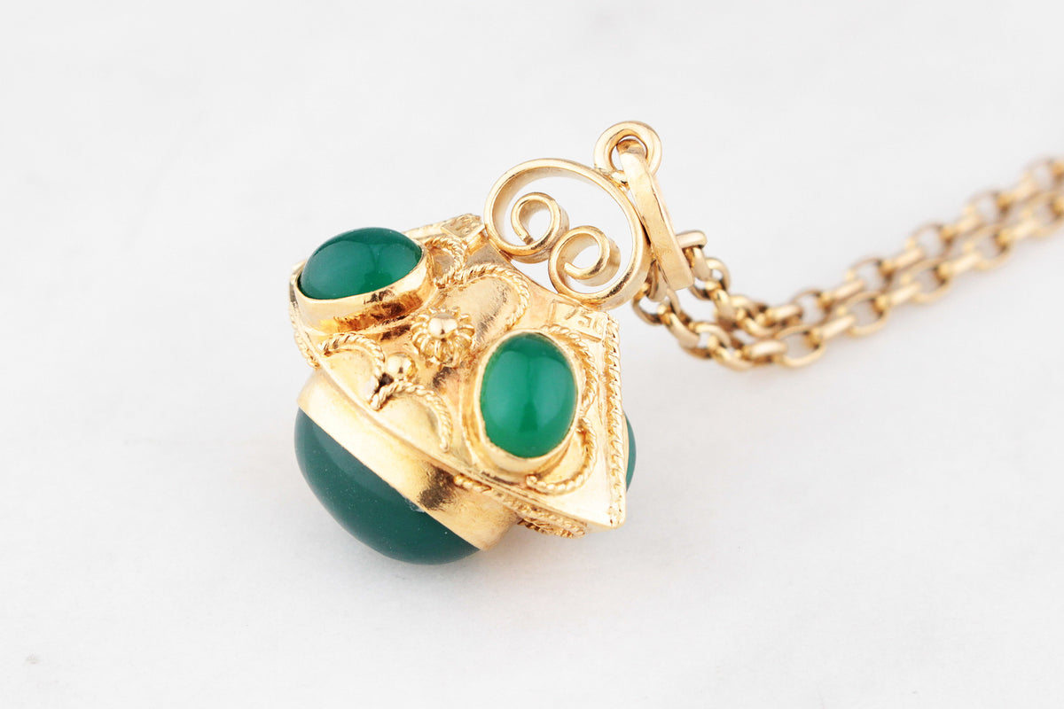 ANTIQUE VICTORIAN CHALCEDONY PENDANT 18ct GOLD