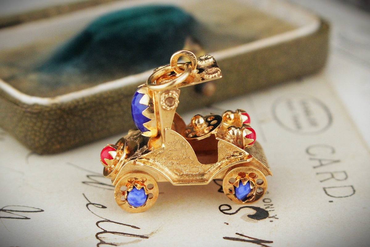 RETRO c1970 CORAL &amp; LAPIS LAZULI OLDSMOBILE PENDANT 14ct GOLD