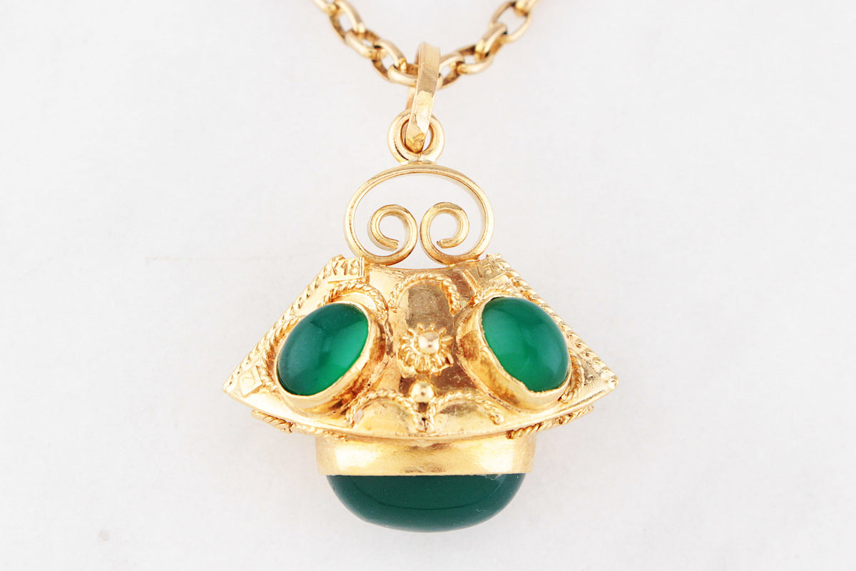 ANTIQUE VICTORIAN CHALCEDONY PENDANT 18ct GOLD