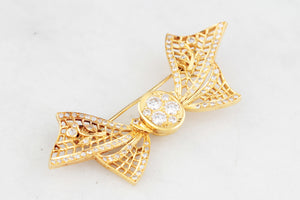 VINTAGE c1940’s .79ct DIAMOND BOW BROOCH 18ct GOLD