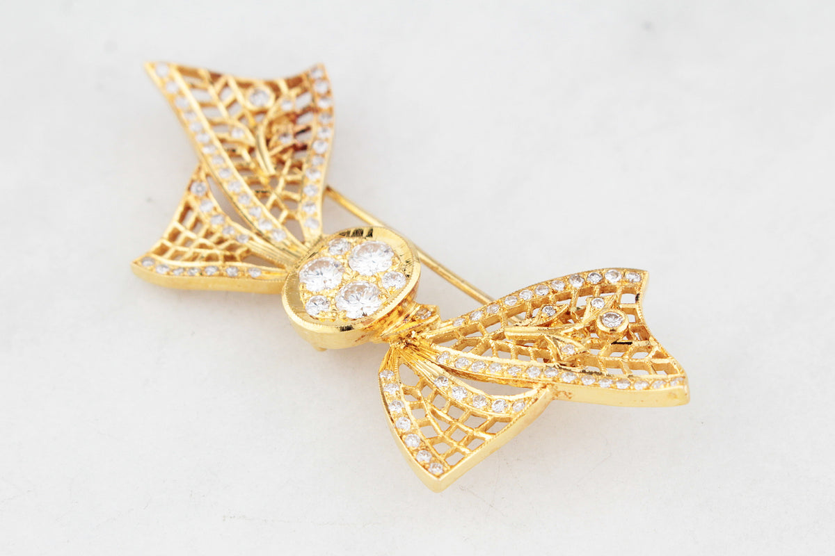 VINTAGE c1940’s .79ct DIAMOND BOW BROOCH 18ct GOLD