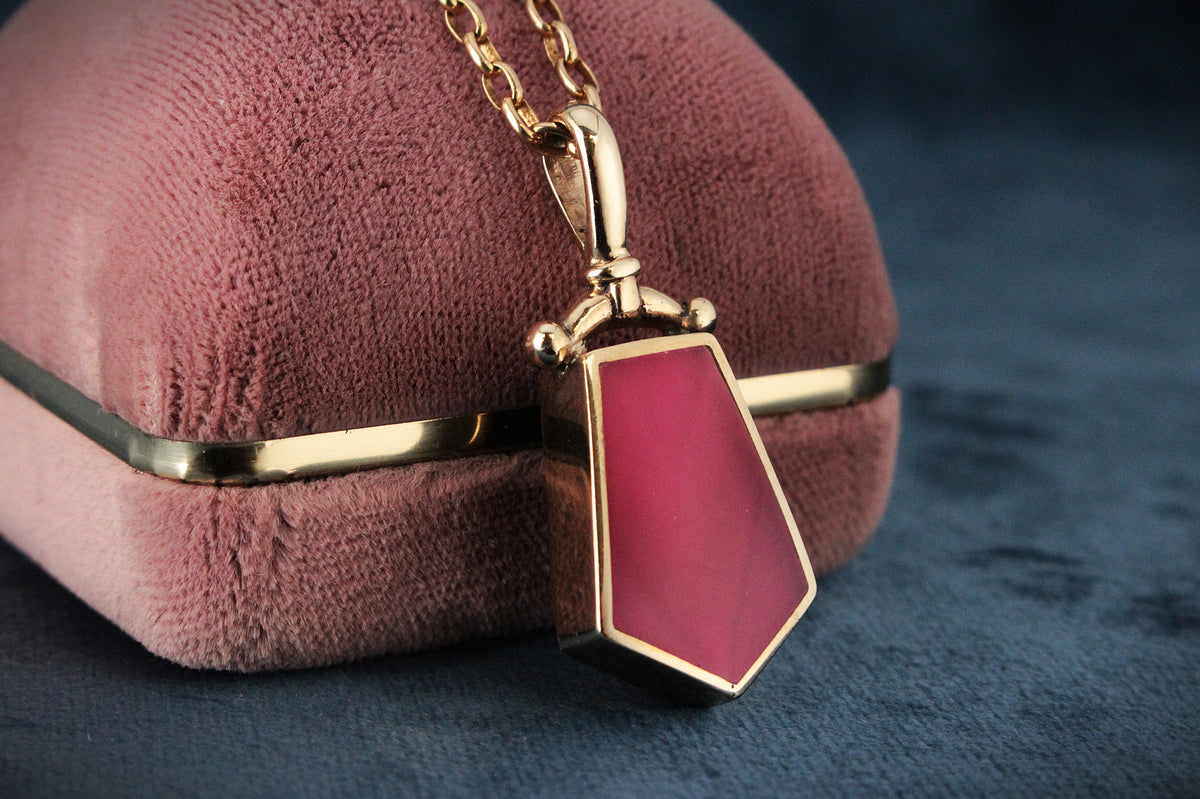 CONTEMPORARY DESIGNER DOUBLE SIDED AGATE FOB PENDANT 9ct GOLD