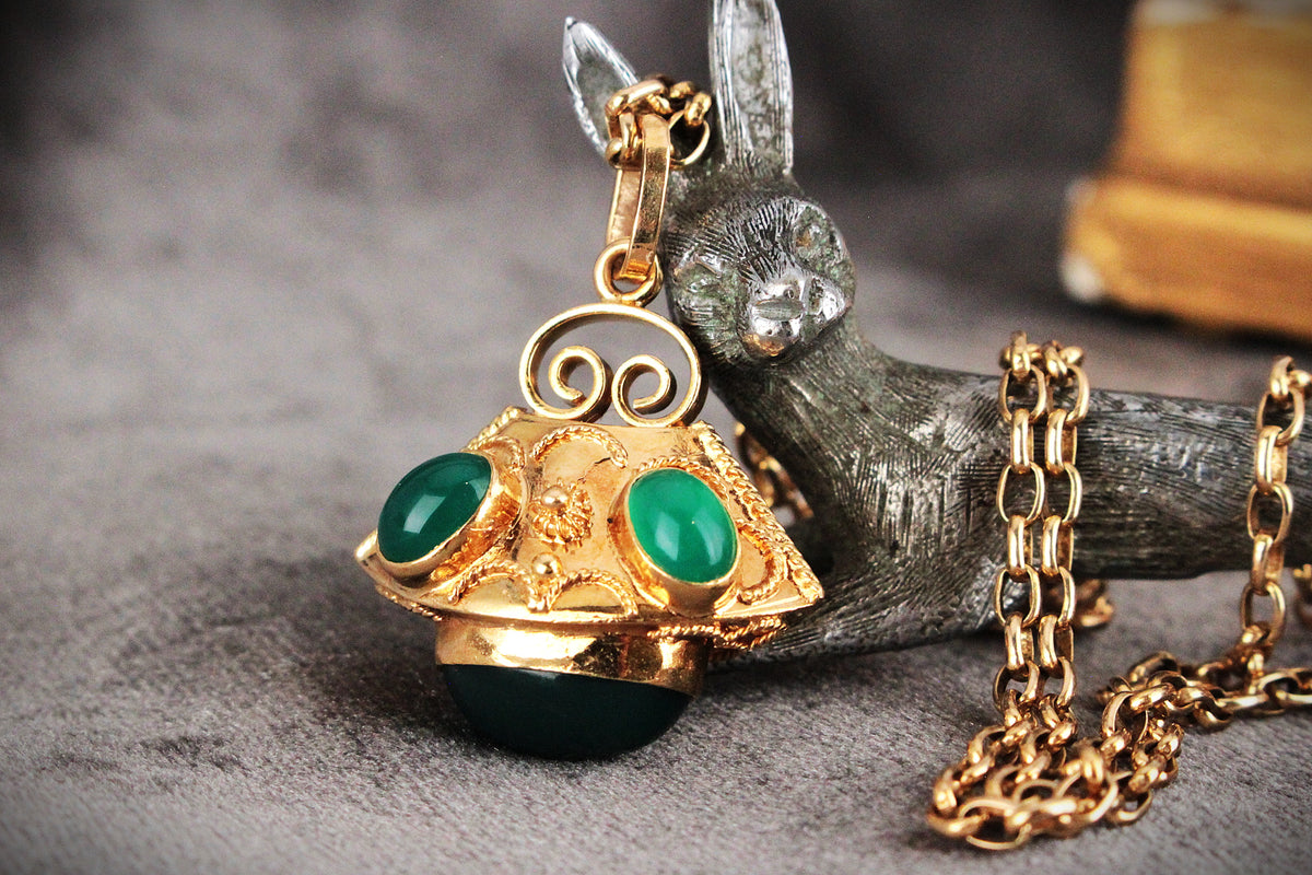 ANTIQUE VICTORIAN CHALCEDONY PENDANT 18ct GOLD