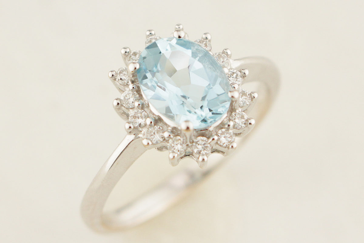 VINTAGE AQUAMARINE &amp; DIAMOND HALO RING 18ct GOLD