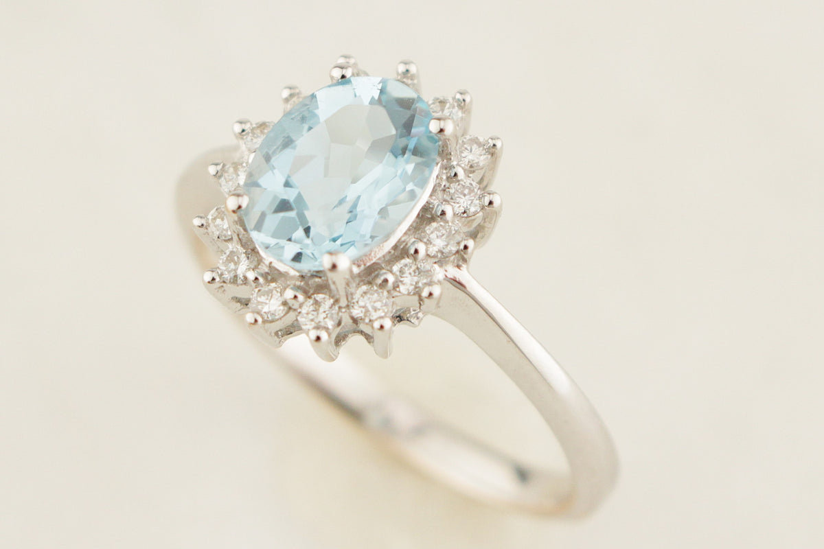 VINTAGE AQUAMARINE &amp; DIAMOND HALO RING 18ct GOLD