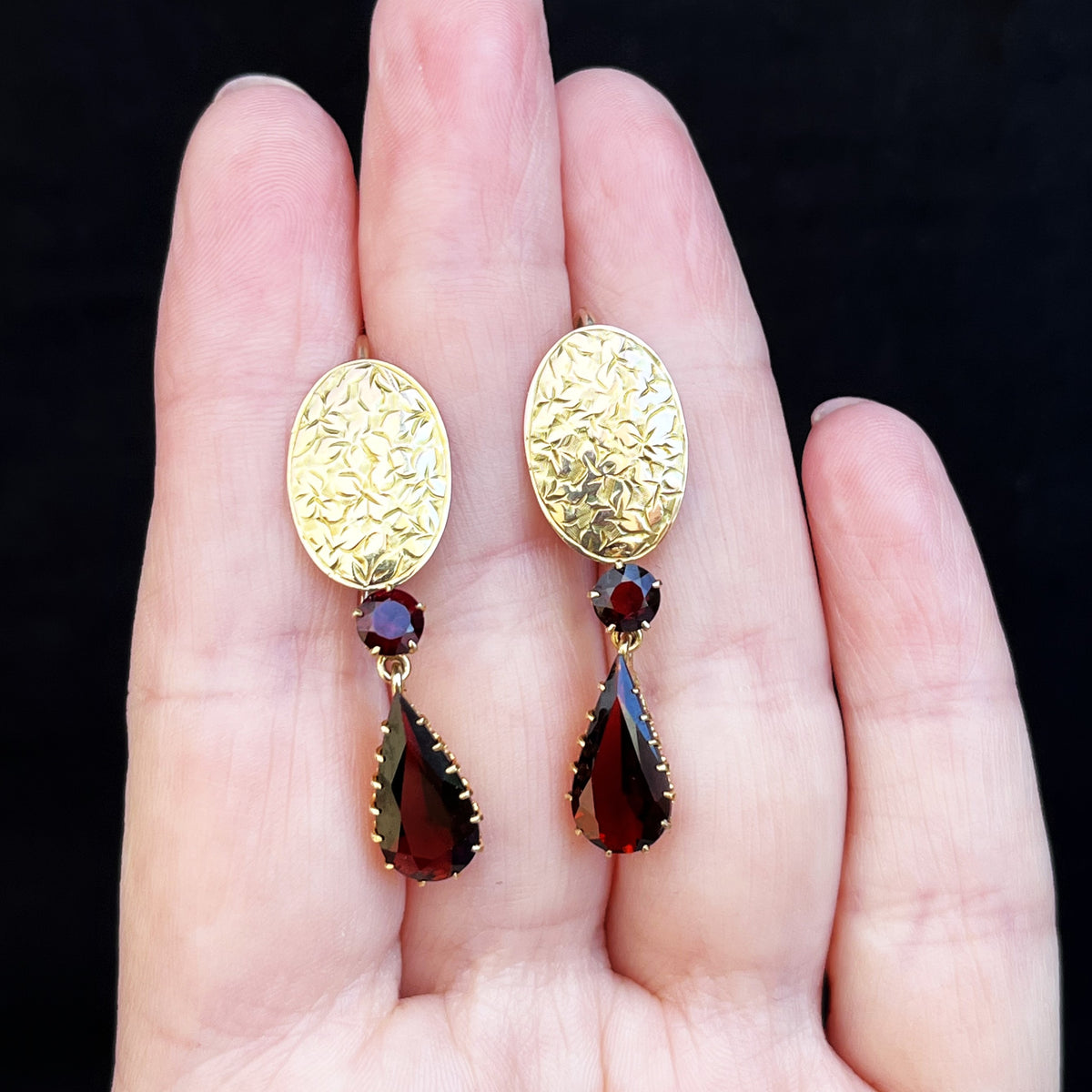 ANTIQUE ETCHED EDWARDIAN GARNET DROP EARRINGS 9ct GOLD