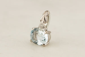 ANTIQUE AQUAMARINE & DIAMOND PENDANT 18ct GOLD