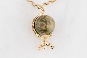 VINTAGE SPINNING UNAKITE GLOBE PENDANT 9ct GOLD