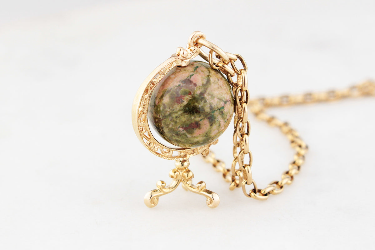 VINTAGE SPINNING UNAKITE GLOBE PENDANT 9ct GOLD