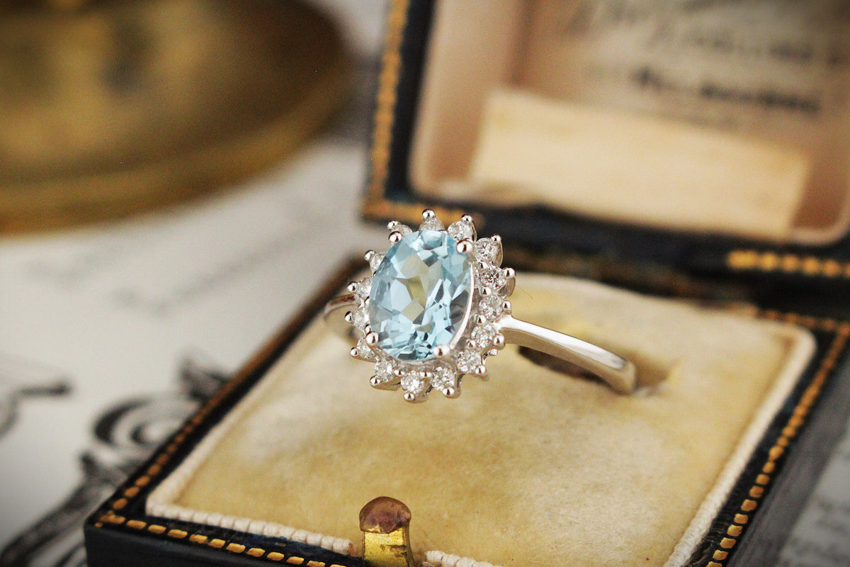 VINTAGE AQUAMARINE &amp; DIAMOND HALO RING 18ct GOLD