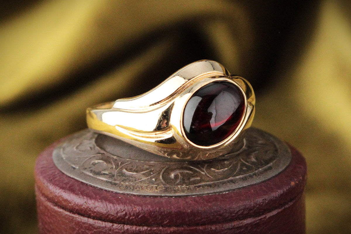 VINTAGE MID-CENTURY CABOCHON GARNET RING 9ct GOLD
