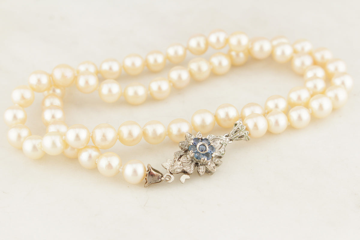 VINTAGE c1940 SINGLE STRAND PEARL &amp; SAPPHIRE NECKLACE 10ct GOLD