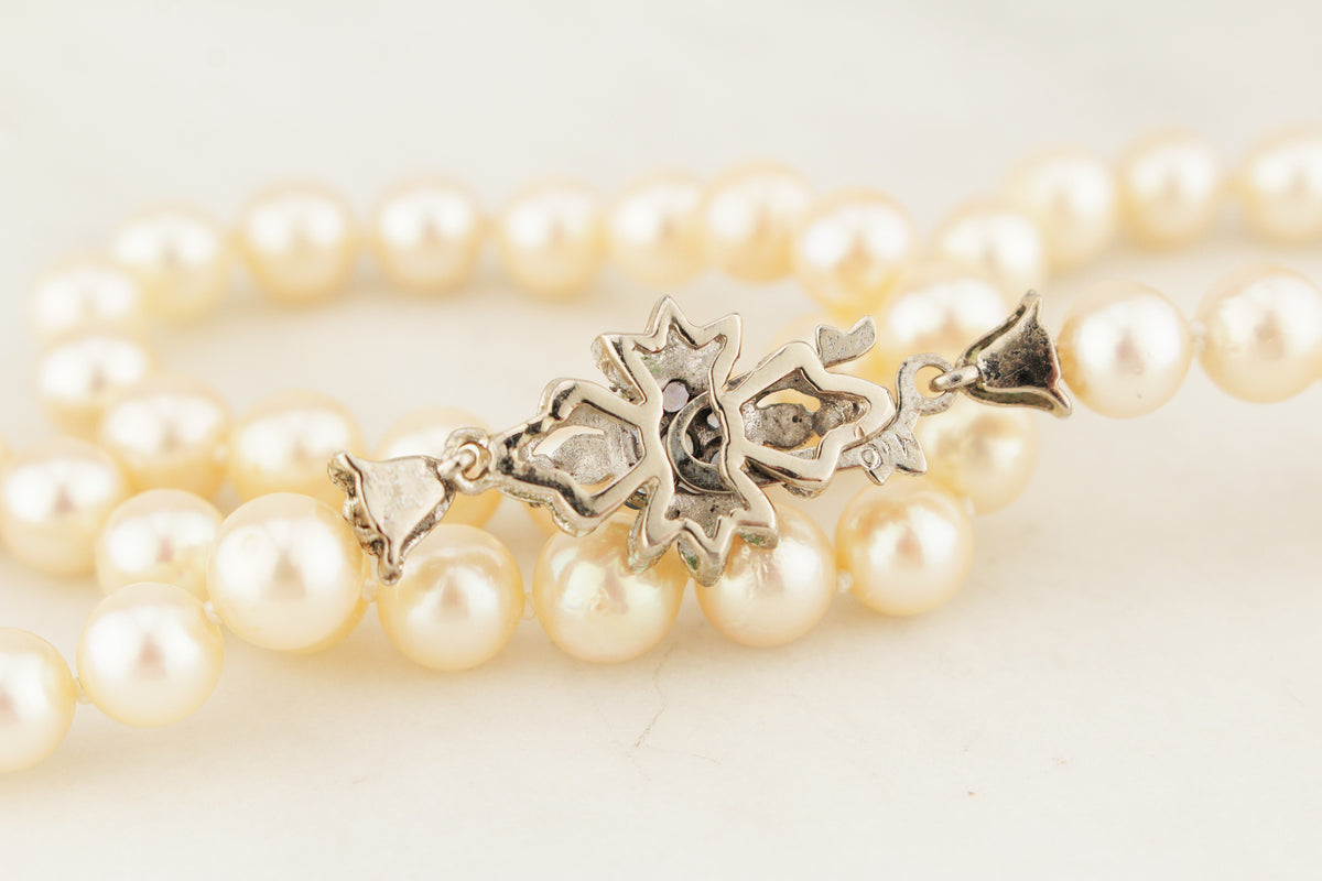 VINTAGE c1940 SINGLE STRAND PEARL &amp; SAPPHIRE NECKLACE 10ct GOLD