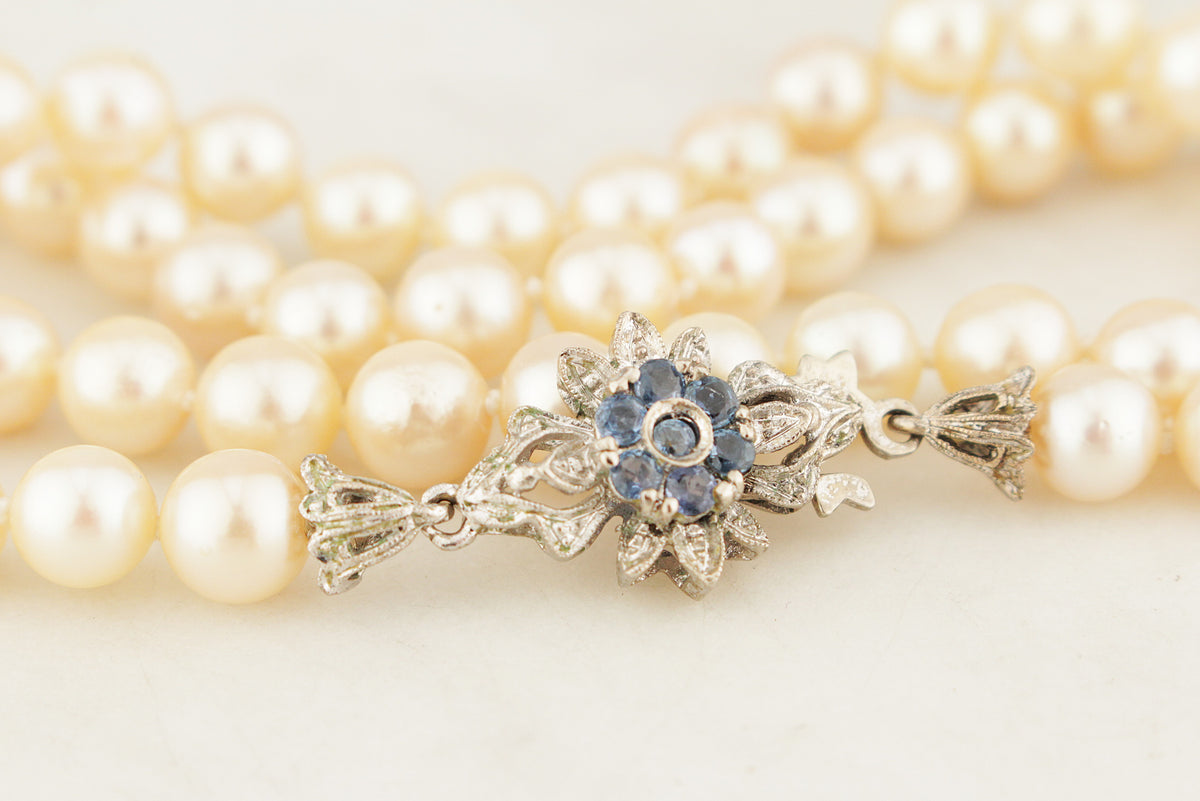 VINTAGE c1940 SINGLE STRAND PEARL &amp; SAPPHIRE NECKLACE 10ct GOLD