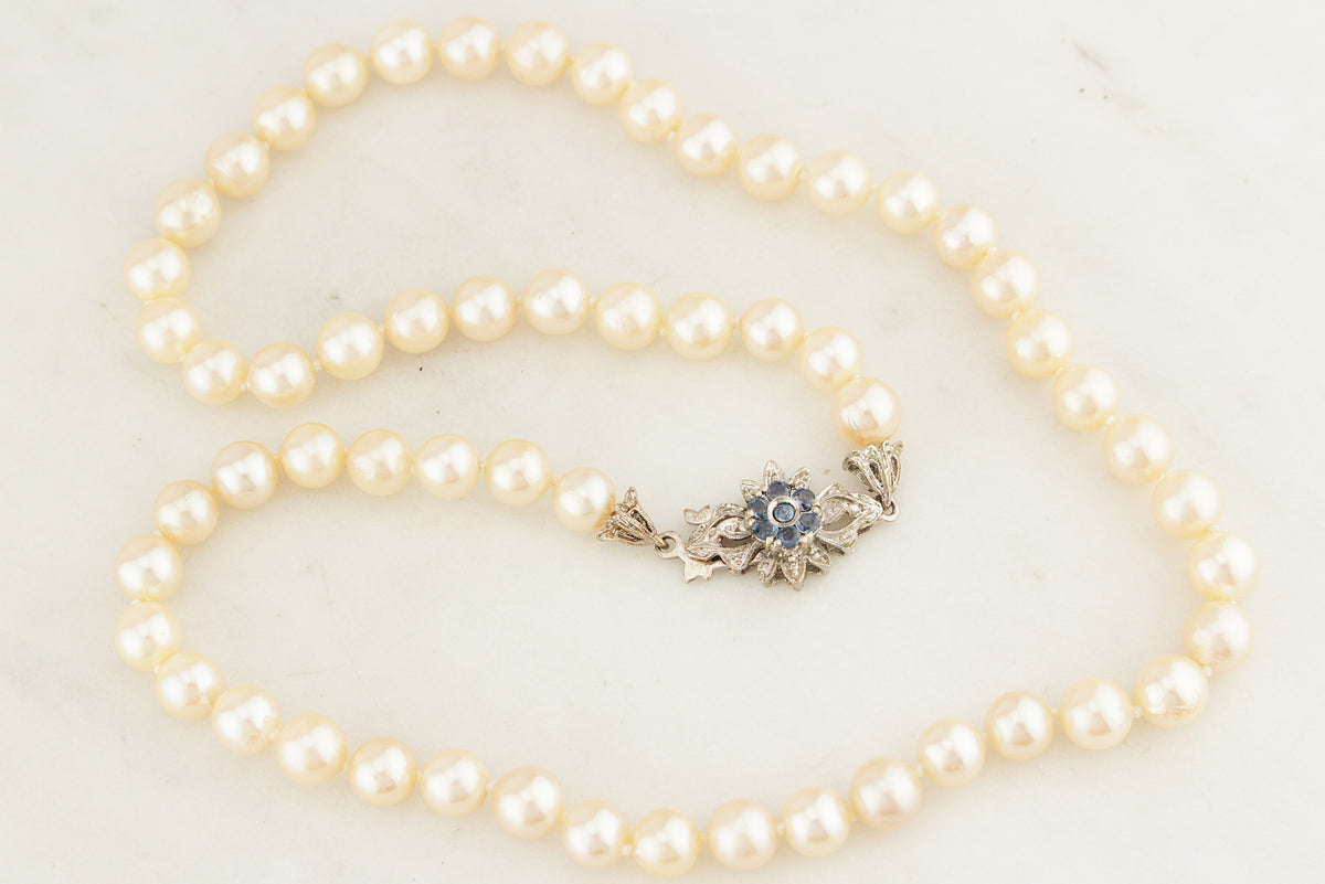 VINTAGE c1940 SINGLE STRAND PEARL &amp; SAPPHIRE NECKLACE 10ct GOLD