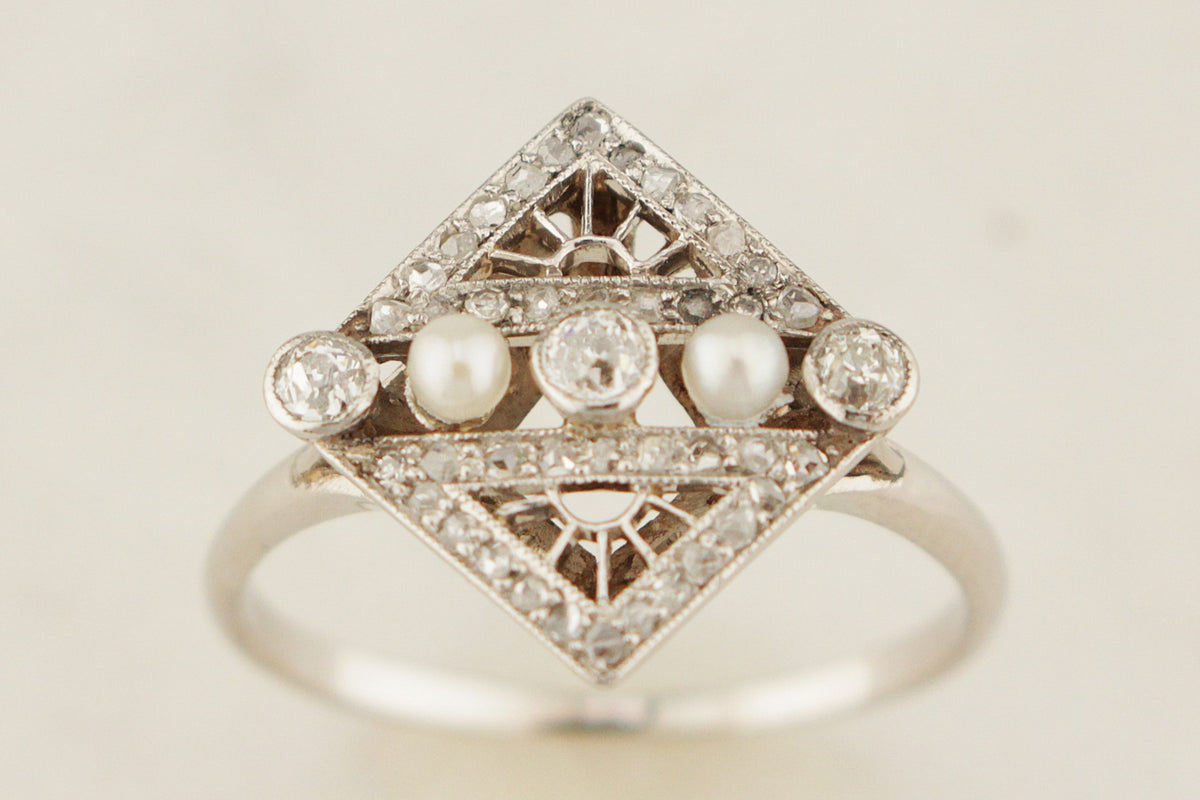 ANTIQUE ART DECO c1920 PLATINUM DIAMOND &amp; PEARL RING