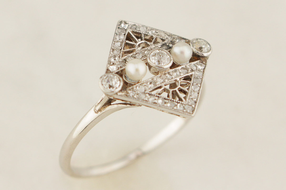 ANTIQUE ART DECO c1920 PLATINUM DIAMOND &amp; PEARL RING