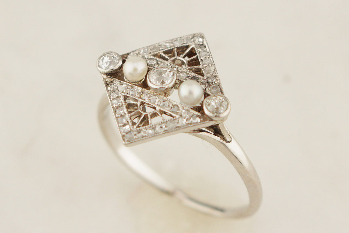 ANTIQUE ART DECO c1920 PLATINUM DIAMOND &amp; PEARL RING