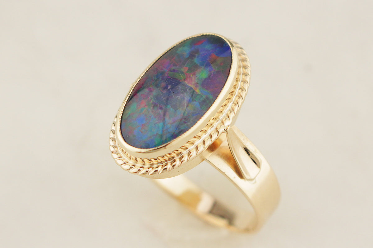 VINTAGE MID CENTURY OPAL TRIPLET RING 9ct GOLD