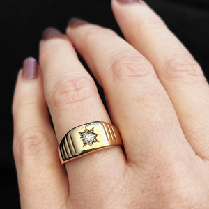 ANTIQUE STAR-SET DIAMOND SIGNET RING 9ct GOLD