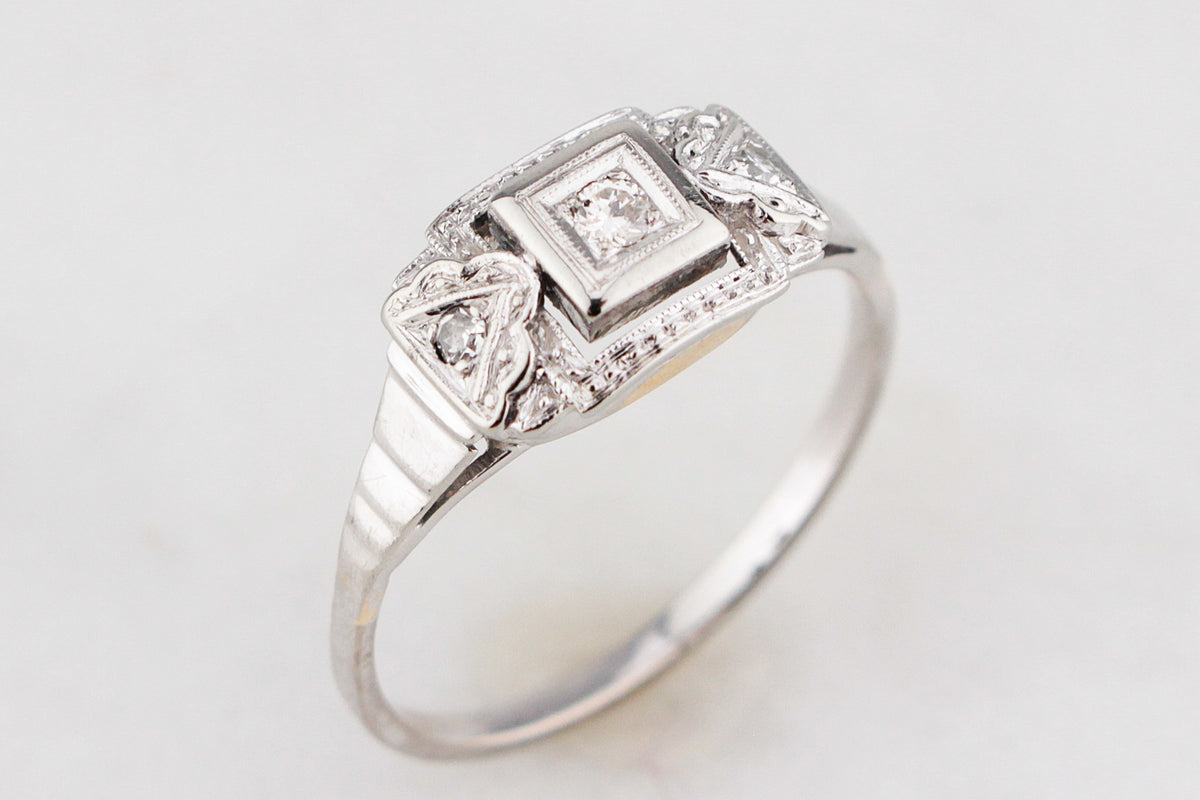 ART DECO c1930 DIAMOND RING 18ct GOLD