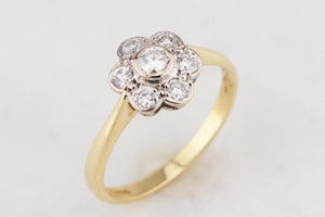 VINTAGE c1960’s DIAMOND DAISY RING 18ct GOLD