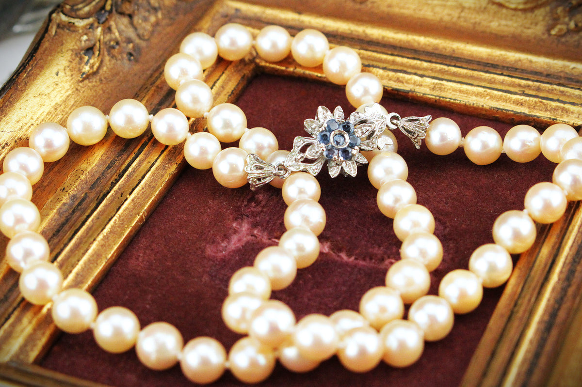 VINTAGE c1940 SINGLE STRAND PEARL &amp; SAPPHIRE NECKLACE 10ct GOLD