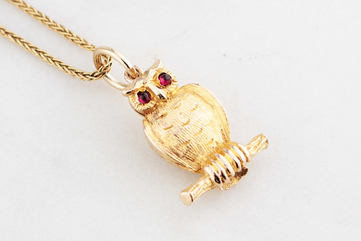 VINTAGE ETCHED GARNET OWL PENDANT 9ct GOLD