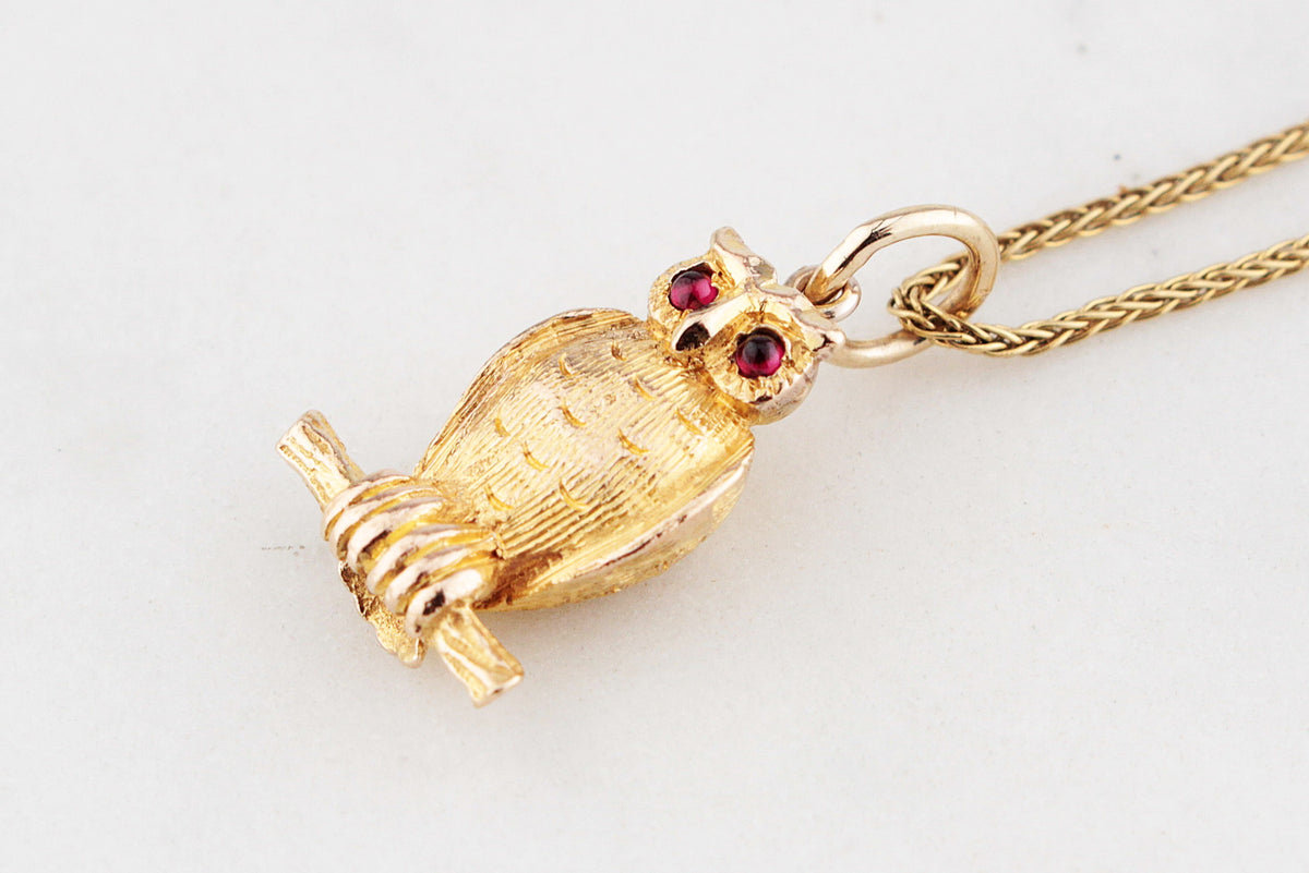 VINTAGE ETCHED GARNET OWL PENDANT 9ct GOLD
