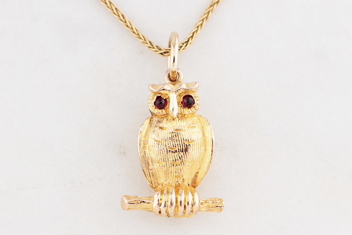 VINTAGE ETCHED GARNET OWL PENDANT 9ct GOLD