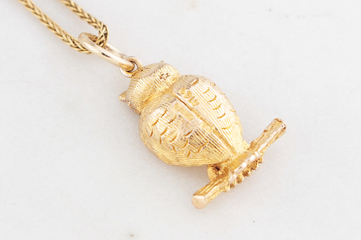 VINTAGE ETCHED GARNET OWL PENDANT 9ct GOLD