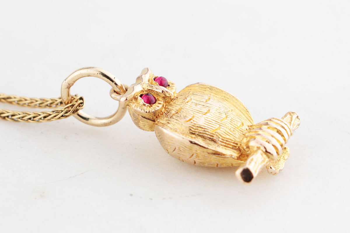 VINTAGE ETCHED GARNET OWL PENDANT 9ct GOLD