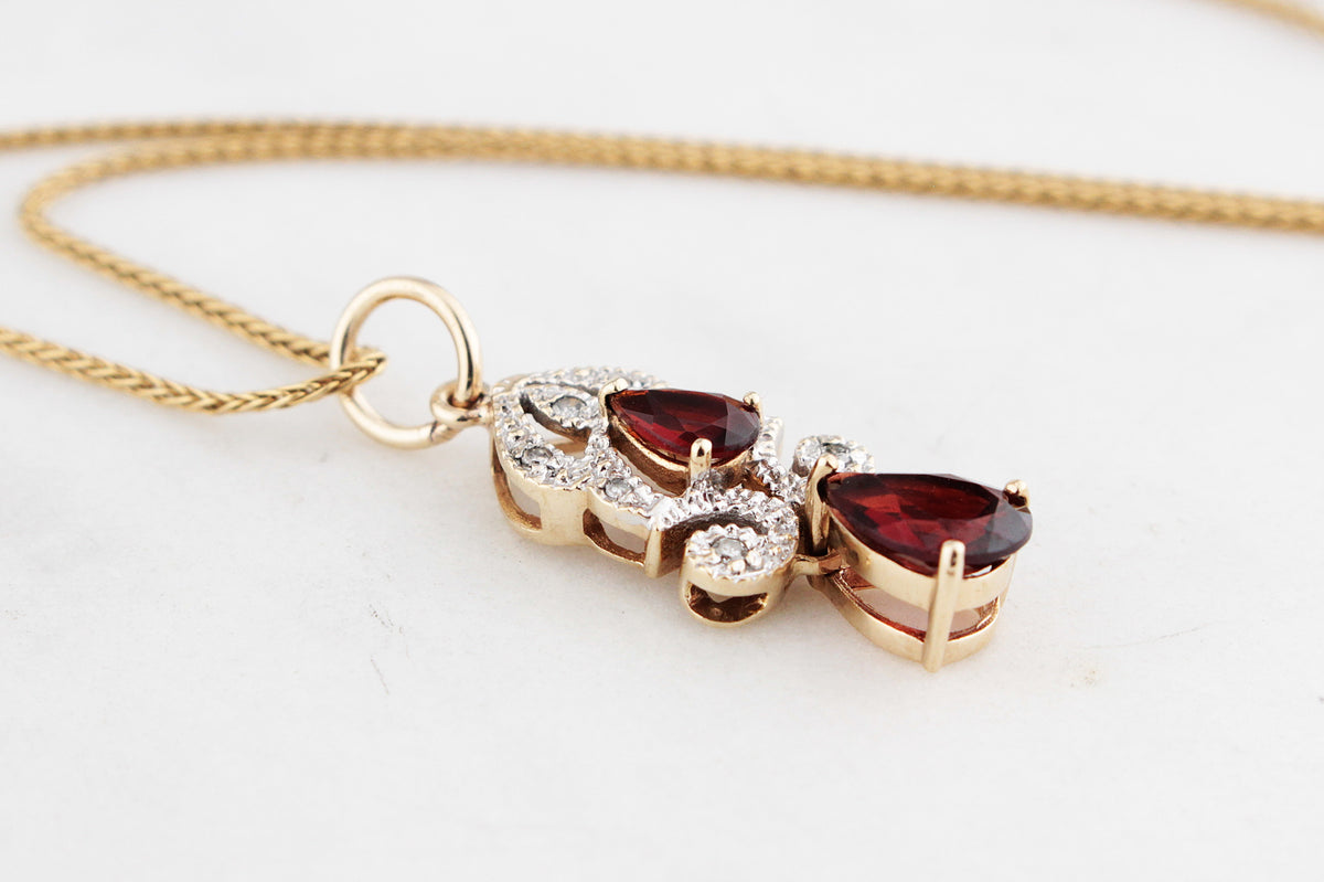 VINTAGE GARNET &amp; DIAMOND PENDANT 9ct GOLD