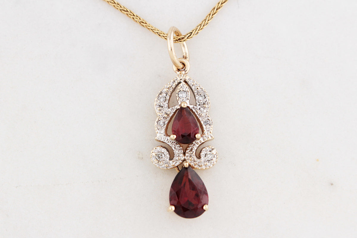 VINTAGE GARNET &amp; DIAMOND PENDANT 9ct GOLD