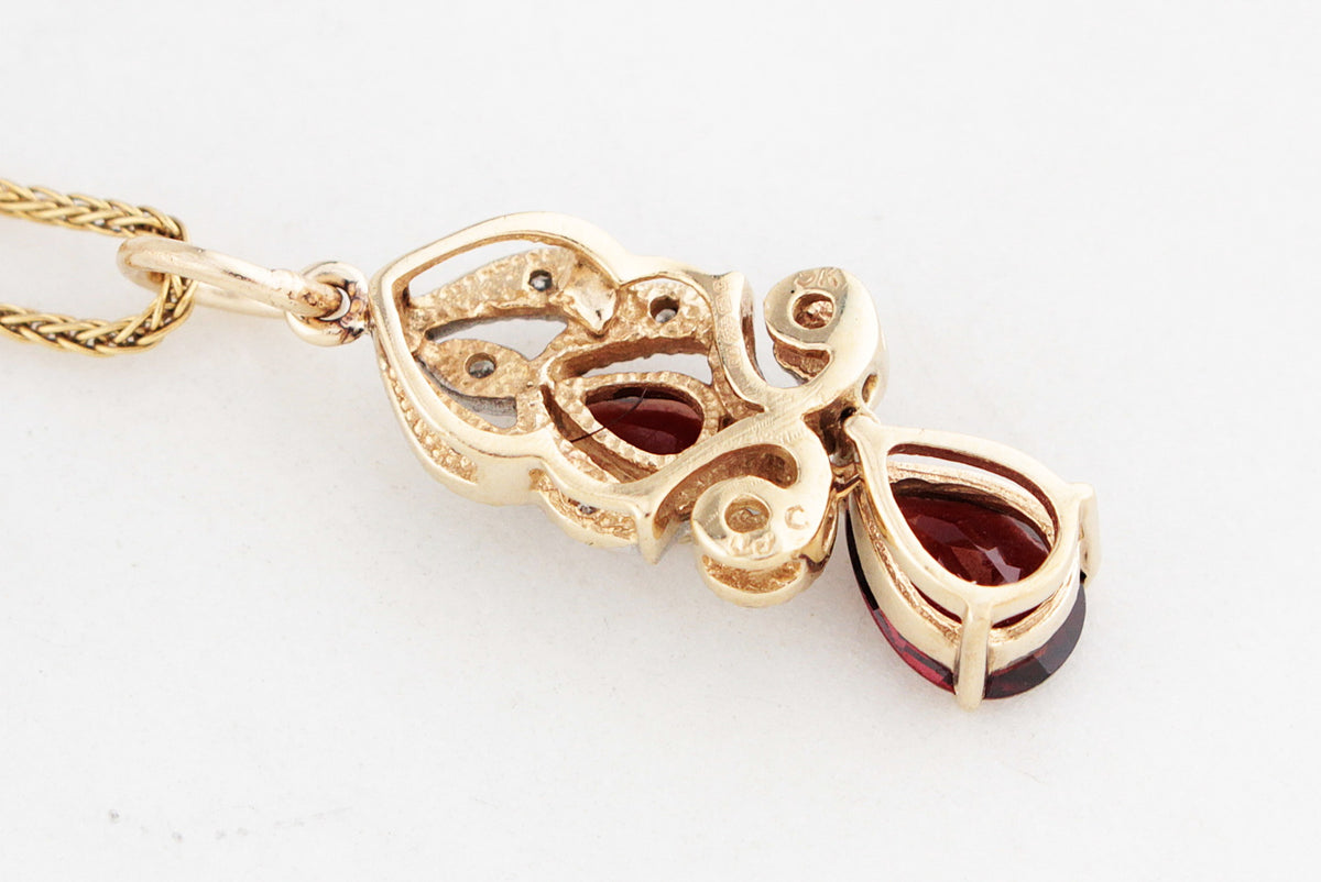 VINTAGE GARNET &amp; DIAMOND PENDANT 9ct GOLD