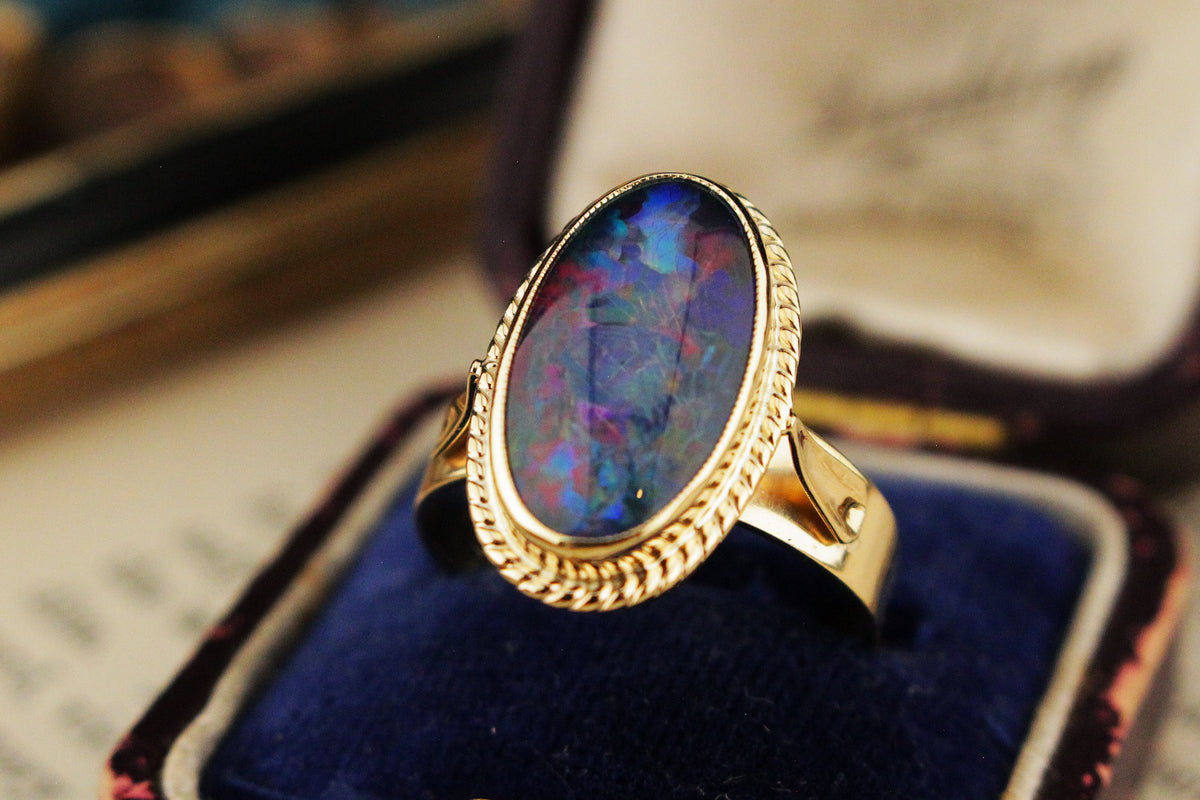 VINTAGE MID CENTURY OPAL TRIPLET RING 9ct GOLD