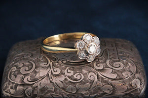 VINTAGE c1960’s DIAMOND DAISY RING 18ct GOLD