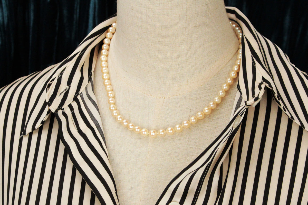 VINTAGE c1940 SINGLE STRAND PEARL &amp; SAPPHIRE NECKLACE 10ct GOLD