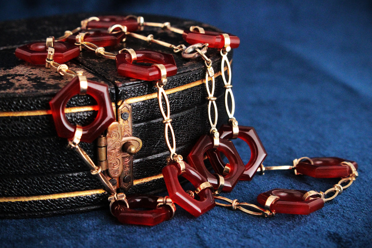 ANTIQUE ART DECO CARVED CARNELIAN NECKLACE 9ct GOLD