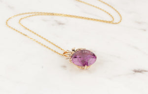 LATE ART NOUVEAU ERA c1915 16.6ct SYNTHETIC SAPPHIRE PENDANT & CHAIN ON 14ct YELLOW GOLD