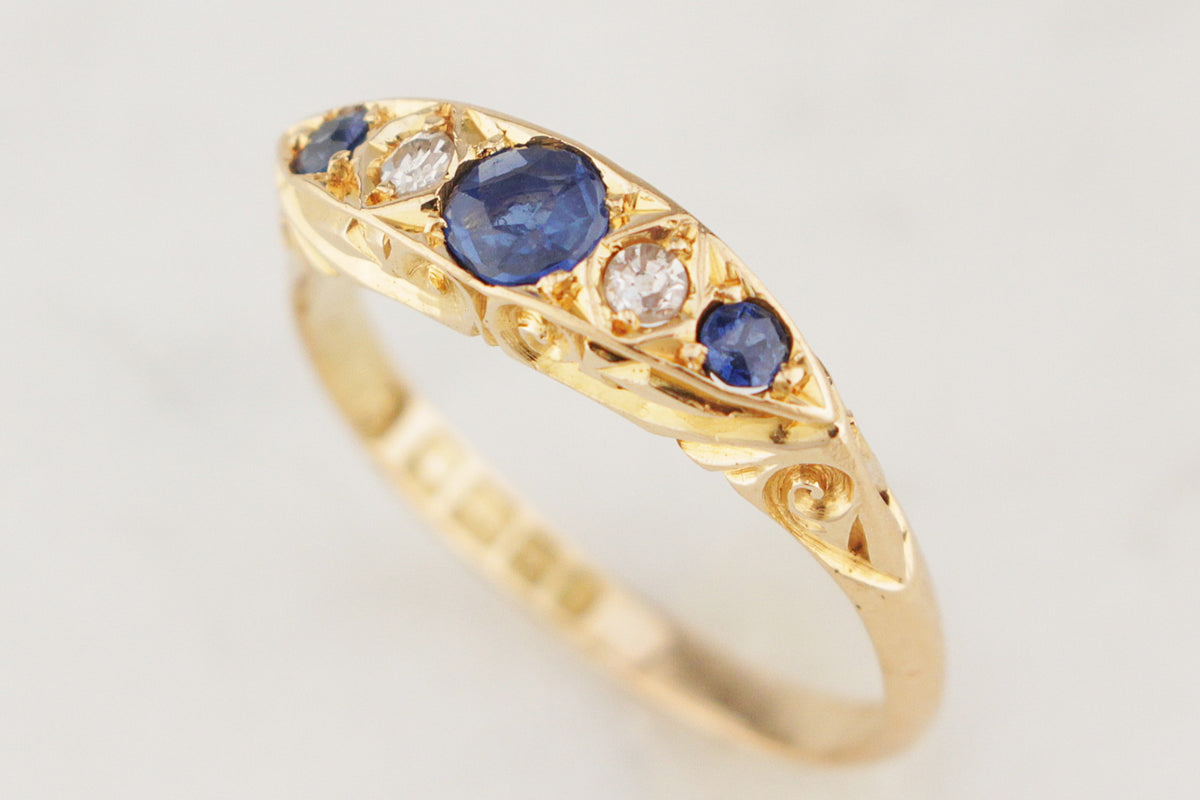 ANTIQUE 1918 SAPPHIRE &amp; DIAMOND RING 18ct GOLD